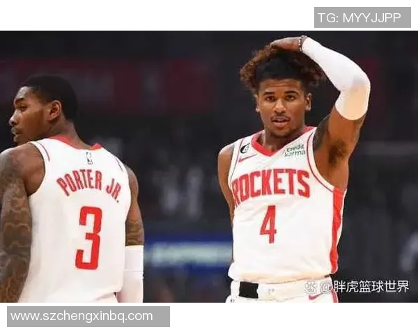 火箭队与黄蜂队首节对决精彩回顾及比分分析